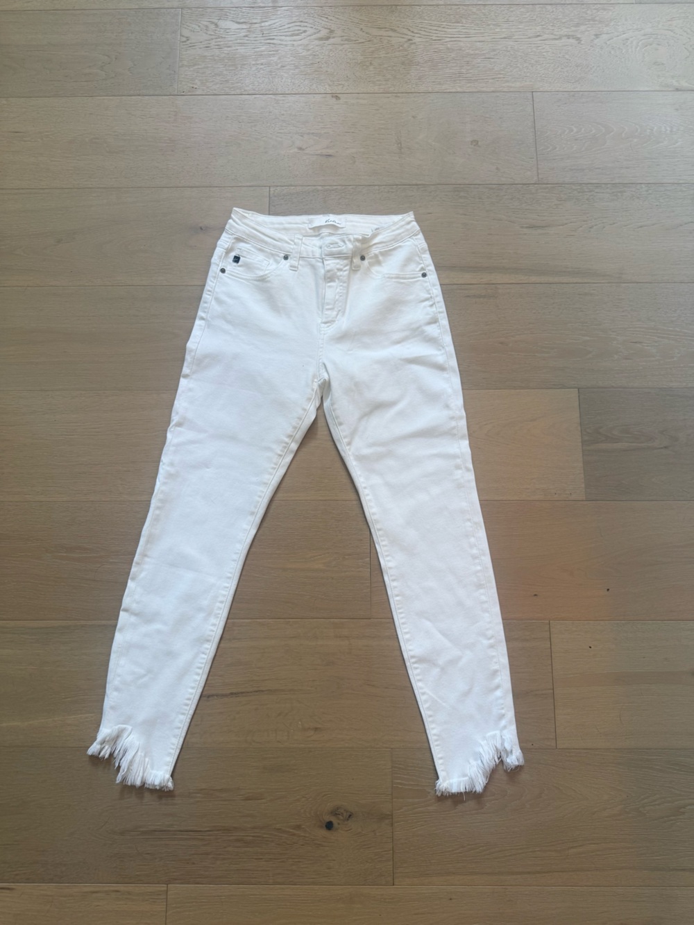 KanCan White Skinny Jeans with Frayed Hem